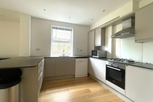 Greenhill Road 08