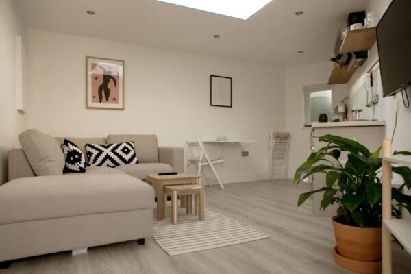 Lowfield Road 13