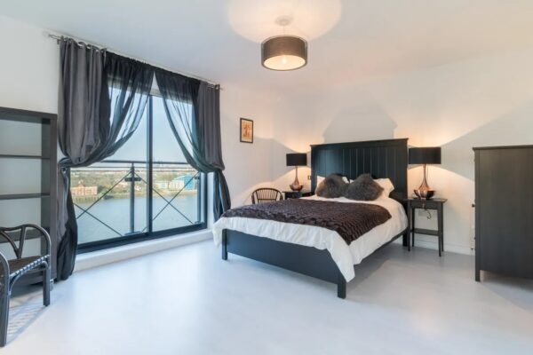 Ocean Wharf 17